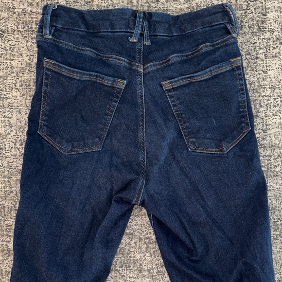 Good American Skinny Jeans in Dark Blue Wash - Picture 2 of 5